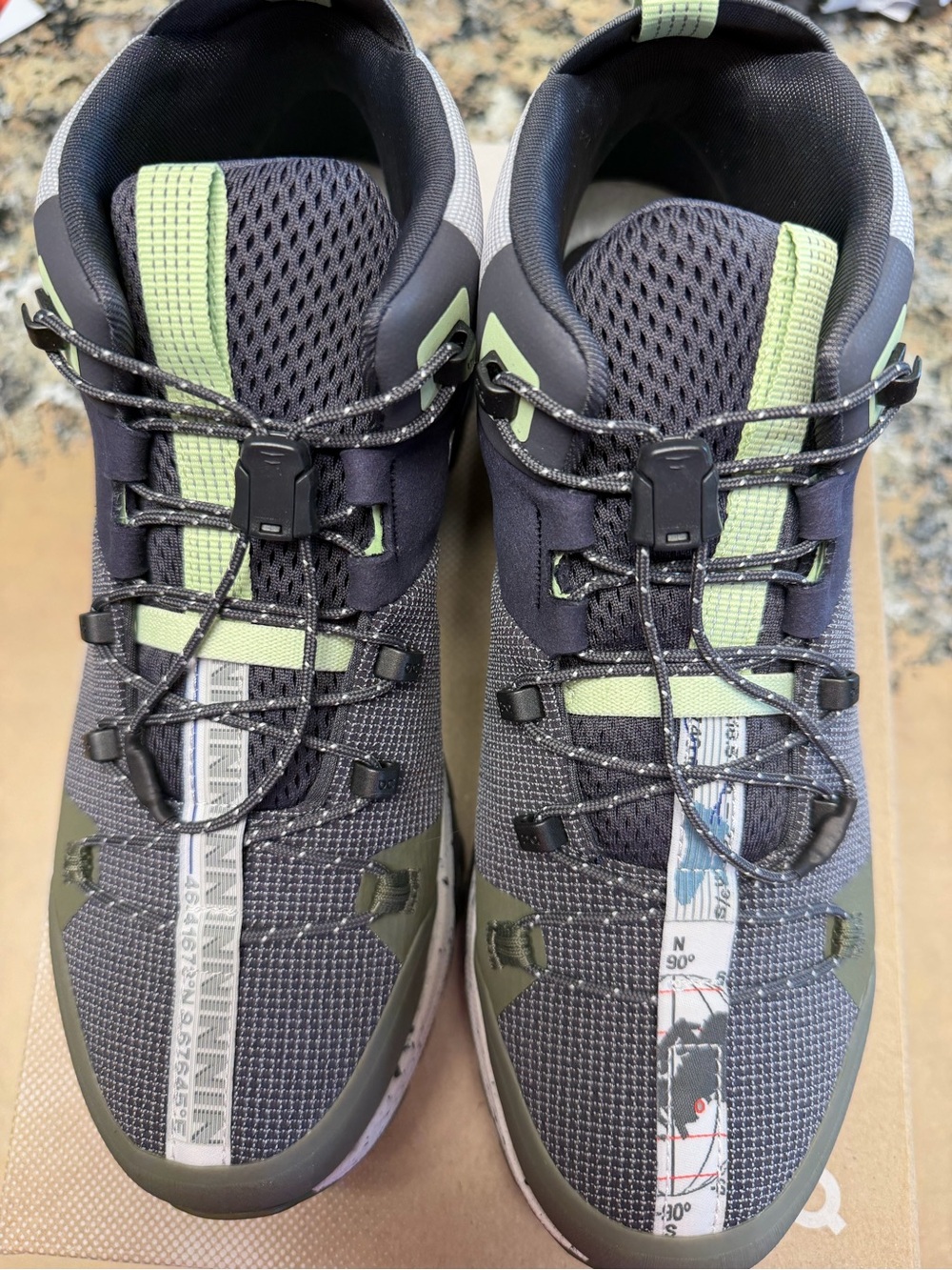 On cloud men’s 7.5 cloudtrax- new in box